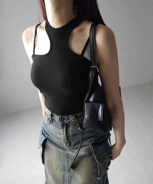 SKIMS ブラックハートカットアウト タンクトップ セール】【 カップ付き 】カットアウトストラップクロップド