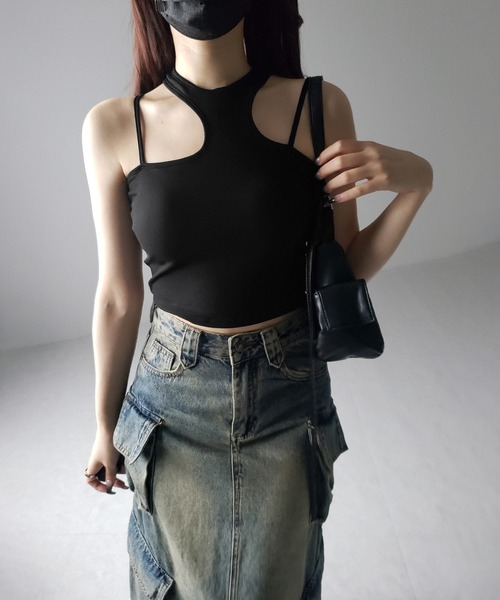 me+em select(ミームセレクト)の「【 カップ付き 】カットアウトストラップクロップドタンクトップ / cut out strap cropped tanktop(タンクトップ・レディース・ホワイト/ブラック・FREE)」の5枚目の写真