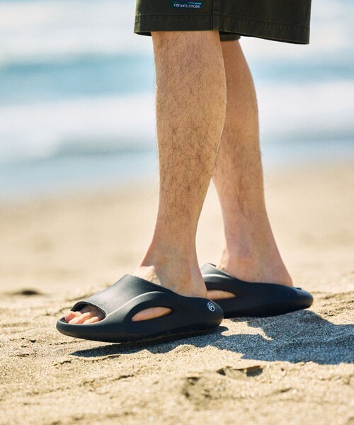 FREAK'S STORE（フリークスストア）の「限定展開 FREAK'S STORE OUTDOORS/フリークスアウトドアーズ リカバリースライドサンダル（サンダル・メンズ・ブラック/ベージュ・26.0cm/25.0cm/24.0cm/23.0cm/28.0cm/27.0cm）」の13枚目の写真