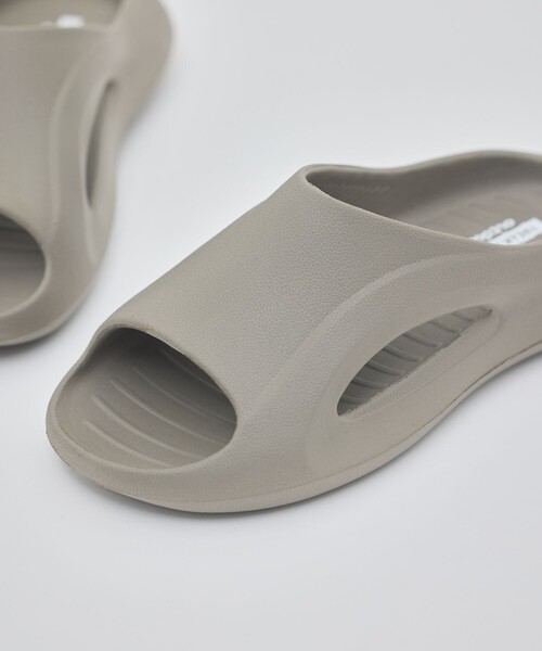 FREAK'S STORE（フリークスストア）の「限定展開 FREAK'S STORE OUTDOORS/フリークスアウトドアーズ リカバリースライドサンダル（サンダル・メンズ・ブラック/ベージュ・26.0cm/25.0cm/24.0cm/23.0cm/28.0cm/27.0cm）」の3枚目の写真