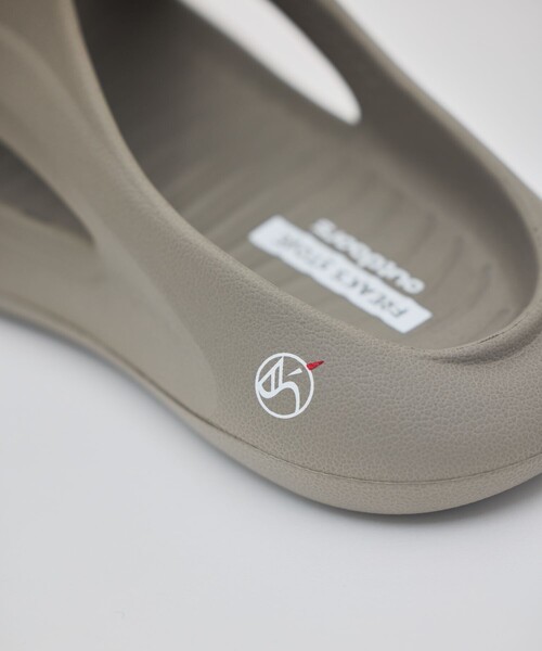 FREAK'S STORE（フリークスストア）の「限定展開 FREAK'S STORE OUTDOORS/フリークスアウトドアーズ リカバリースライドサンダル（サンダル・メンズ・ブラック/ベージュ・26.0cm/25.0cm/24.0cm/23.0cm/28.0cm/27.0cm）」の4枚目の写真