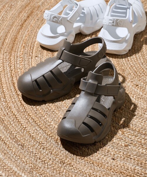 PUBLUX（パブリュクス）の「CARIGA/カリガ Gurkha/グルカ デザイン リカバリーサンダル　限定展開（サンダル・レディース・ホワイト/ブラック/オリーブ・38/36）」の3枚目の写真