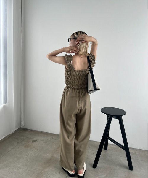 Amiur(エミレ)の「twill cloth shirring overall / ツイルクロスシャーリングオーバーオール(サロペット/オーバーオール・レディース・ブラック/アイボリー/ベージュ・FREE)」の7枚目の写真