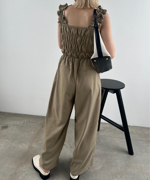 Amiur(エミレ)の「twill cloth shirring overall / ツイルクロスシャーリングオーバーオール(サロペット/オーバーオール・レディース・ブラック/アイボリー/ベージュ・FREE)」の6枚目の写真