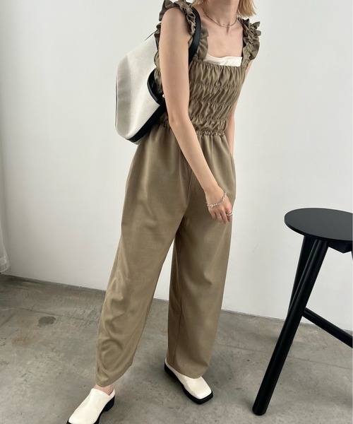 Amiur(エミレ)の「twill cloth shirring overall / ツイルクロスシャーリングオーバーオール(サロペット/オーバーオール・レディース・ブラック/アイボリー/ベージュ・FREE)」の5枚目の写真
