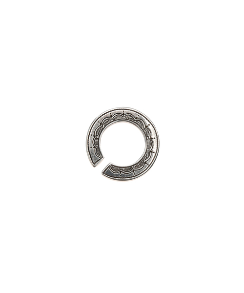 SALON adam et rope'（サロン アダム エ ロペ）の「【公式サイト限定】[トゥアレグ]フラットイヤーカフ（イヤリング・レディース・その他・FREE）」の7枚目の写真