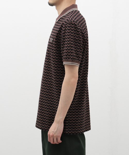 FRED PERRY（フレッドペリー）の「FRED PERRY (フレッド ペリー) ABSTRACT GRAPHIC  POLO SHIRT M7791（ポロシャツ・メンズ・ブラウン系その他・MEDIUM/LARGE）」の4枚目の写真