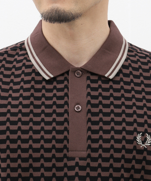 FRED PERRY（フレッドペリー）の「FRED PERRY (フレッド ペリー) ABSTRACT GRAPHIC  POLO SHIRT M7791（ポロシャツ・メンズ・ブラウン系その他・MEDIUM/LARGE）」の6枚目の写真
