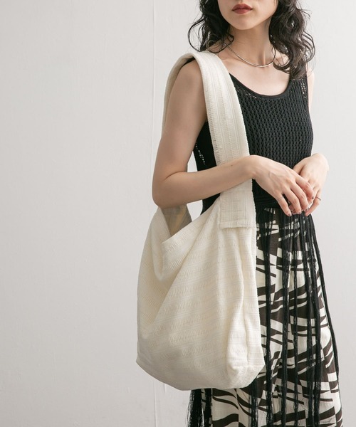 KBF（ケイビーエフ）の「BIGショルダーBAG（ショルダーバッグ・レディース・ブラウン/オフホワイト・ONE）」の3枚目の写真