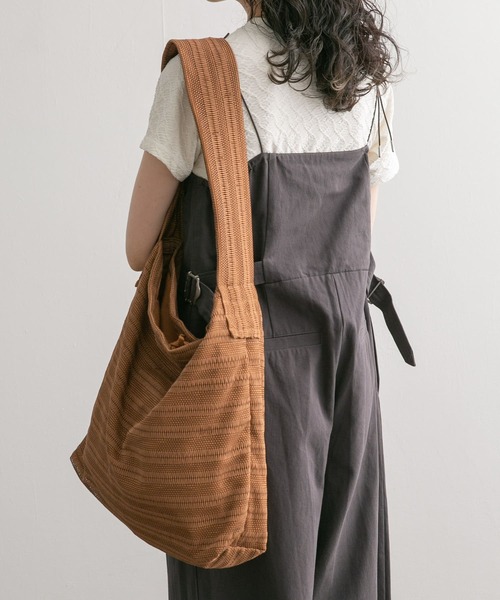 KBF（ケイビーエフ）の「BIGショルダーBAG（ショルダーバッグ・レディース・ブラウン/オフホワイト・ONE）」の7枚目の写真