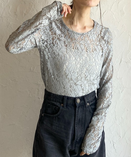 She's Closet(シーズクローゼット)の「長袖ギャザーシャーリング花柄シアーレーストップス(Tシャツ/カットソー・レディース・ブラック/オフホワイト/グレー・FREE)」の3枚目の写真