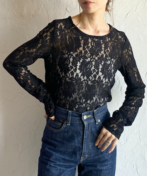 She's Closet(シーズクローゼット)の「長袖ギャザーシャーリング花柄シアーレーストップス(Tシャツ/カットソー・レディース・ブラック/オフホワイト/グレー・FREE)」の1枚目の写真