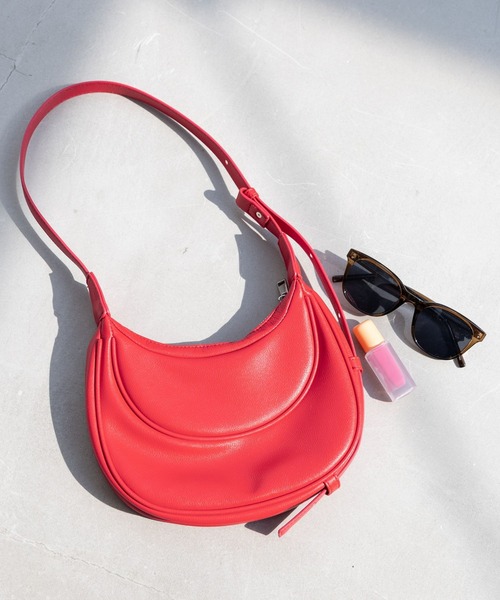 RAGEBLUE（レイジブルー）の「ハーフムーンハンドバック（ショルダーバッグ・レディース・ブラック/レッド・FREE）」の2枚目の写真