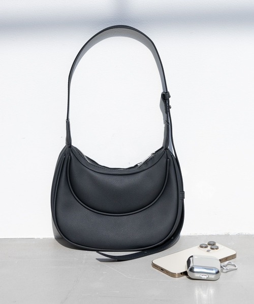 RAGEBLUE（レイジブルー）の「ハーフムーンハンドバック（ショルダーバッグ・レディース・ブラック/レッド・FREE）」の3枚目の写真