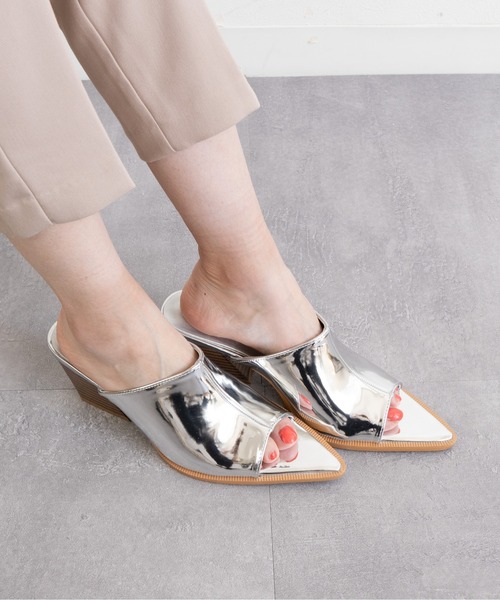 Fabby fabby(ファビィーファビィー)の「ポインテッドワンベルトサンダル(サンダル・レディース・シルバー/ゴールド/ブラック・MEDIUM/LARGE/SMALL)」の17枚目の写真