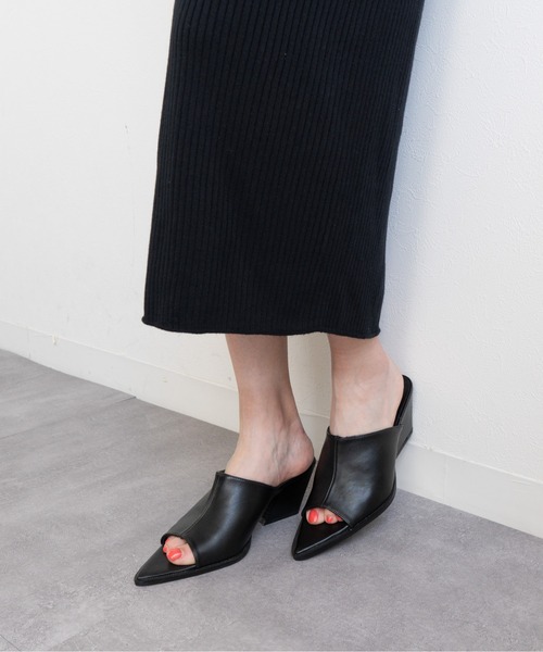 Fabby fabby(ファビィーファビィー)の「ポインテッドワンベルトサンダル(サンダル・レディース・シルバー/ゴールド/ブラック・MEDIUM/LARGE/SMALL)」の8枚目の写真