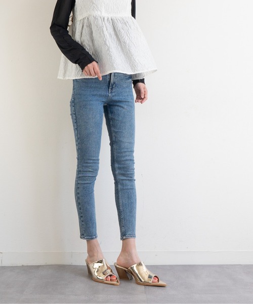 Fabby fabby(ファビィーファビィー)の「ポインテッドワンベルトサンダル(サンダル・レディース・シルバー/ゴールド/ブラック・MEDIUM/LARGE/SMALL)」の14枚目の写真