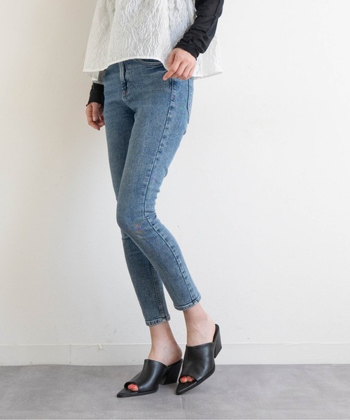 Fabby fabby(ファビィーファビィー)の「ポインテッドワンベルトサンダル(サンダル・レディース・シルバー/ゴールド/ブラック・MEDIUM/LARGE/SMALL)」の16枚目の写真