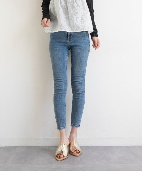 Fabby fabby(ファビィーファビィー)の「ポインテッドワンベルトサンダル(サンダル・レディース・シルバー/ゴールド/ブラック・MEDIUM/LARGE/SMALL)」の22枚目の写真