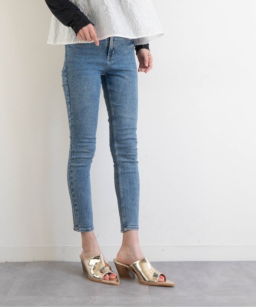 Fabby fabby(ファビィーファビィー)の「ポインテッドワンベルトサンダル(サンダル・レディース・シルバー/ゴールド/ブラック・MEDIUM/LARGE/SMALL)」の6枚目の写真