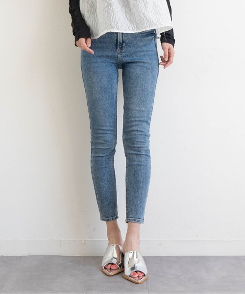 Fabby fabby(ファビィーファビィー)の「ポインテッドワンベルトサンダル(サンダル・レディース・シルバー/ゴールド/ブラック・MEDIUM/LARGE/SMALL)」の11枚目の写真