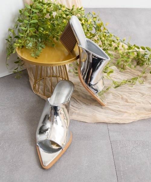 Fabby fabby(ファビィーファビィー)の「ポインテッドワンベルトサンダル(サンダル・レディース・シルバー/ゴールド/ブラック・MEDIUM/LARGE/SMALL)」の9枚目の写真