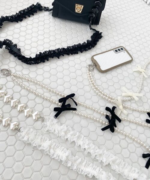 MAJESTIC LEGON（マジェスティックレゴン）の「ガーリーモチーフストラップ（スマホグッズ・レディース・ブラック系その他/オフホワイト/ホワイト系その他/ブラック・FREE）」の6枚目の写真