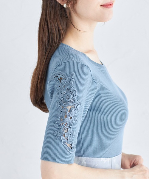 tocco closet(トッコ クローゼット)の「フラワー刺繍スリーブリブニットプルオーバー(ニット/セーター・レディース・グレイッシュブルー/ピンク/ブラック・M)」の3枚目の写真