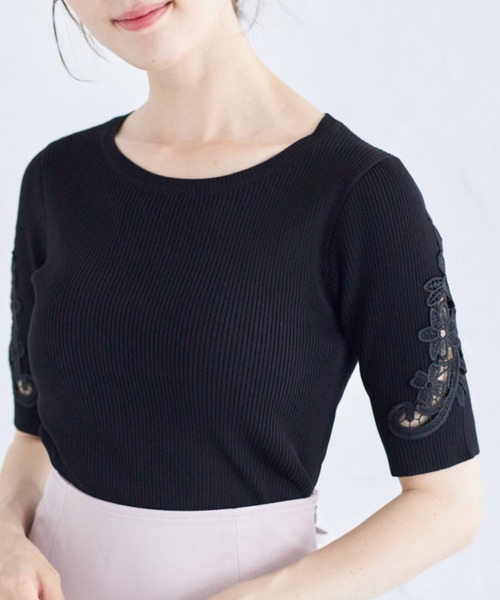 tocco closet(トッコ クローゼット)の「フラワー刺繍スリーブリブニットプルオーバー(ニット/セーター・レディース・グレイッシュブルー/ピンク/ブラック・M)」の1枚目の写真