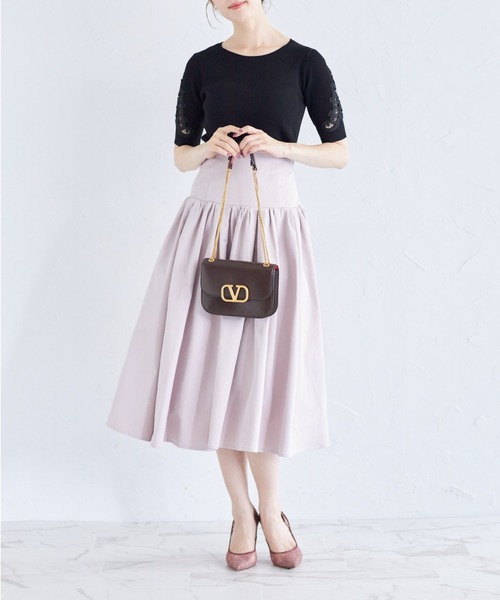 tocco closet(トッコ クローゼット)の「フラワー刺繍スリーブリブニットプルオーバー(ニット/セーター・レディース・グレイッシュブルー/ピンク/ブラック・M)」の4枚目の写真