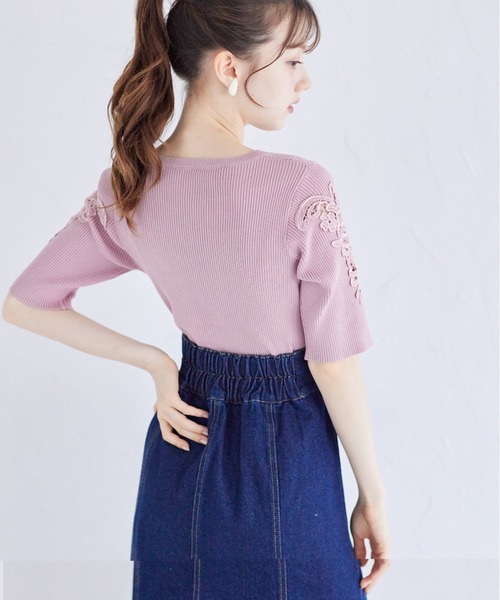 tocco closet(トッコ クローゼット)の「フラワー刺繍スリーブリブニットプルオーバー(ニット/セーター・レディース・グレイッシュブルー/ピンク/ブラック・M)」の10枚目の写真