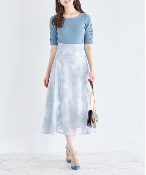tocco closet(トッコ クローゼット)の「フラワー刺繍スリーブリブニットプルオーバー(ニット/セーター・レディース・グレイッシュブルー/ピンク/ブラック・M)」の13枚目の写真