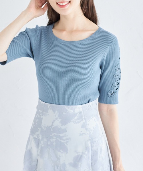 tocco closet(トッコ クローゼット)の「フラワー刺繍スリーブリブニットプルオーバー(ニット/セーター・レディース・グレイッシュブルー/ピンク/ブラック・M)」の15枚目の写真