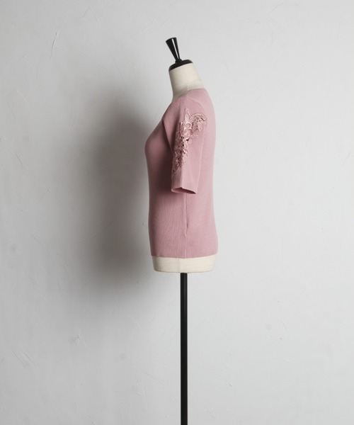 tocco closet(トッコ クローゼット)の「フラワー刺繍スリーブリブニットプルオーバー(ニット/セーター・レディース・グレイッシュブルー/ピンク/ブラック・M)」の21枚目の写真
