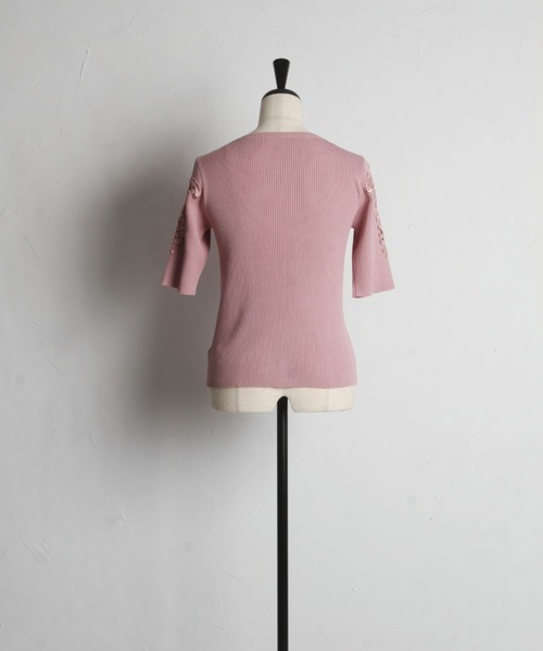 tocco closet(トッコ クローゼット)の「フラワー刺繍スリーブリブニットプルオーバー(ニット/セーター・レディース・グレイッシュブルー/ピンク/ブラック・M)」の22枚目の写真