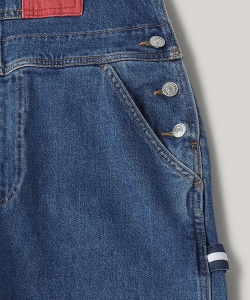 TOMMY HILFIGER(トミーヒルフィガー)の「クラシックダンガリーフラッグオーバーオール(サロペット/オーバーオール・レディース・インディゴブルー・SMALL/MEDIUM)」の8枚目の写真