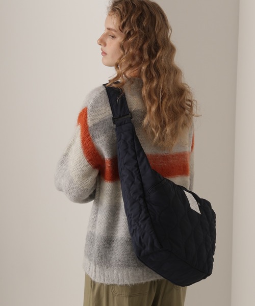 AVIREX(アヴィレックス)の「《限定》BONDING QUILTING SHOULDER BAG/キルティングショルダーバッグ(ショルダーバッグ・レディース・レッド/グリーン系その他/ネイビー/ブラック/ブラック系その他・F)」の4枚目の写真