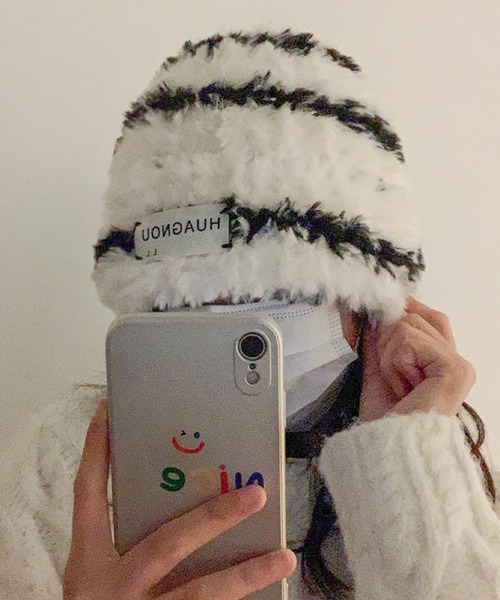 lilful(リルフル)の「ワンポイント ボーダー ファー キャップ(ニットキャップ/ビーニー・レディース・ブラック/ホワイト・F)」の3枚目の写真