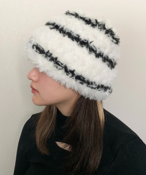lilful(リルフル)の「ワンポイント ボーダー ファー キャップ(ニットキャップ/ビーニー・レディース・ブラック/ホワイト・F)」の13枚目の写真