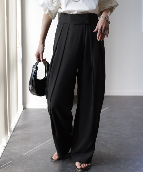 HUG.U（ハグユー）の「美タックパンツ（スラックス・レディース・モカ/ロイヤルブルー/グリーン/ブラック・レギュラー丈/トール丈）」の2枚目の写真