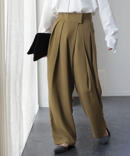 HUG.U（ハグユー）の「美タックパンツ（スラックス・レディース・モカ/ロイヤルブルー/グリーン/ブラック・レギュラー丈/トール丈）」の11枚目の写真