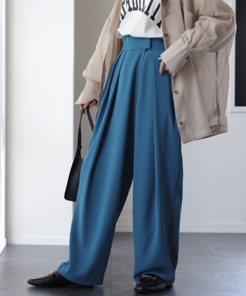 HUG.U（ハグユー）の「美タックパンツ（スラックス・レディース・モカ/ロイヤルブルー/グリーン/ブラック・レギュラー丈/トール丈）」の14枚目の写真