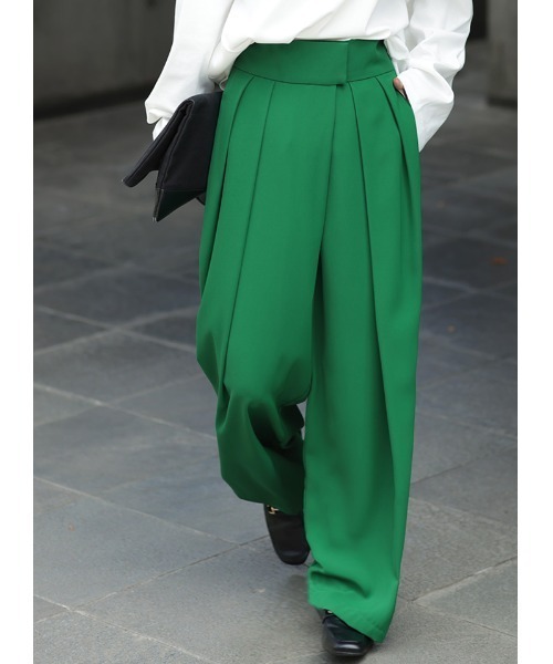 HUG.U（ハグユー）の「美タックパンツ（スラックス・レディース・モカ/ロイヤルブルー/グリーン/ブラック・レギュラー丈/トール丈）」の9枚目の写真