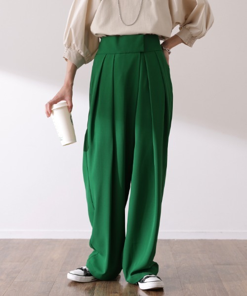 HUG.U（ハグユー）の「美タックパンツ（スラックス・レディース・モカ/ロイヤルブルー/グリーン/ブラック・レギュラー丈/トール丈）」の8枚目の写真