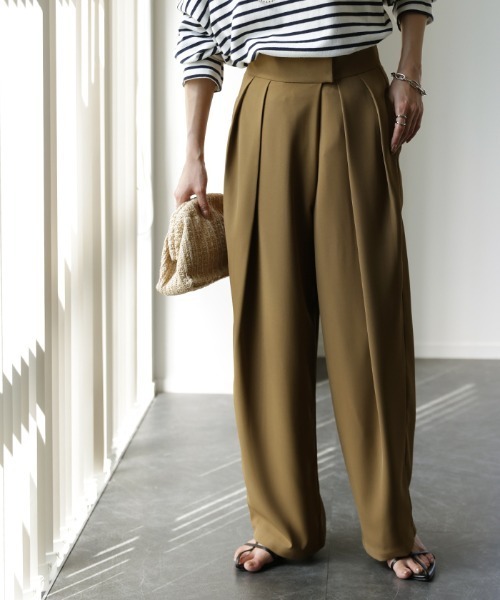 HUG.U（ハグユー）の「美タックパンツ（スラックス・レディース・モカ/ロイヤルブルー/グリーン/ブラック・レギュラー丈/トール丈）」の12枚目の写真