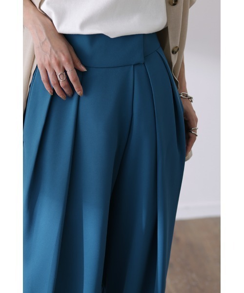 HUG.U（ハグユー）の「美タックパンツ（スラックス・レディース・モカ/ロイヤルブルー/グリーン/ブラック・レギュラー丈/トール丈）」の18枚目の写真