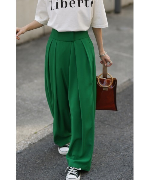 HUG.U（ハグユー）の「美タックパンツ（スラックス・レディース・モカ/ロイヤルブルー/グリーン/ブラック・レギュラー丈/トール丈）」の5枚目の写真