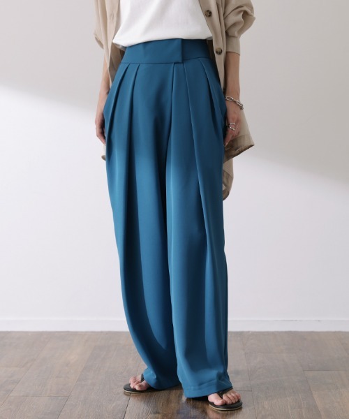 HUG.U（ハグユー）の「美タックパンツ（スラックス・レディース・モカ/ロイヤルブルー/グリーン/ブラック・レギュラー丈/トール丈）」の15枚目の写真