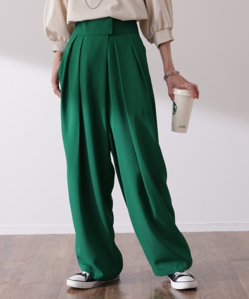 HUG.U（ハグユー）の「美タックパンツ（スラックス・レディース・モカ/ロイヤルブルー/グリーン/ブラック・レギュラー丈/トール丈）」の7枚目の写真