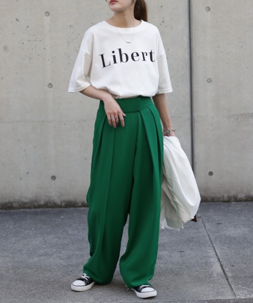 HUG.U（ハグユー）の「美タックパンツ（スラックス・レディース・モカ/ロイヤルブルー/グリーン/ブラック・レギュラー丈/トール丈）」の6枚目の写真